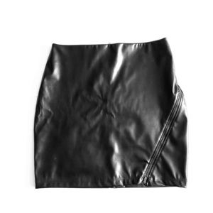 Windsor Black leather skirt